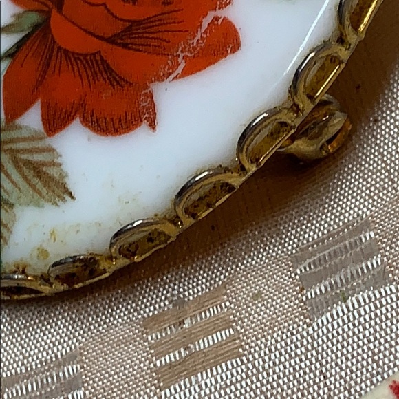 -Nice vintage porcelain red flower 🌺 brooch - Picture 5 of 12